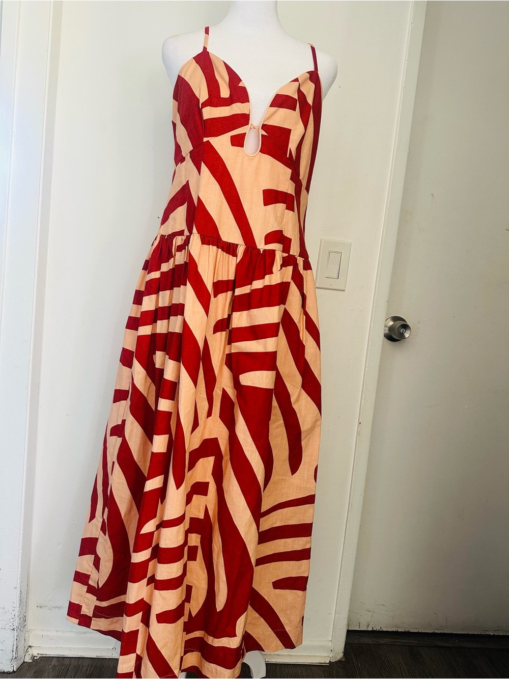 NWOT Mon Renn Surreal Midi Dress Tropico Print Red/Sand - Size M - Picture 3 of 8